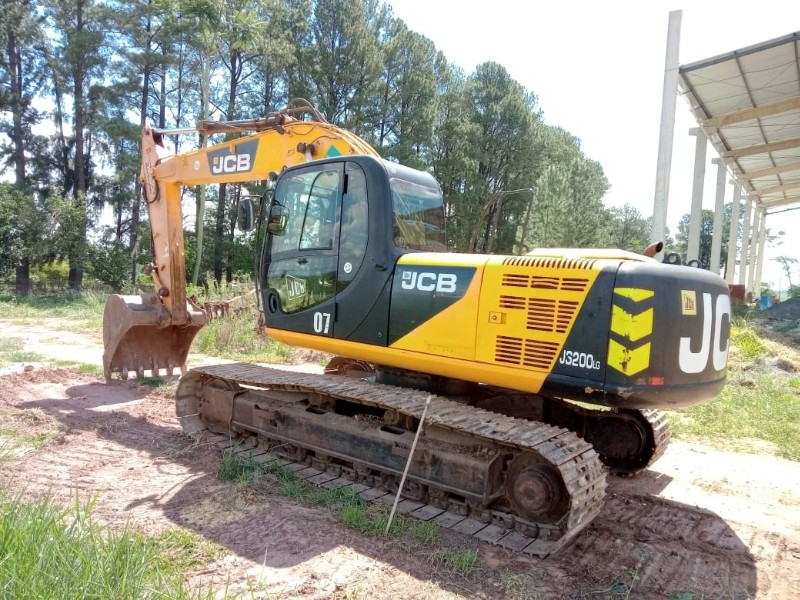 Leilão Online - veja o vídeo!! ESCAVADEIRA HIDRÁULICA JCB JS 200; A
