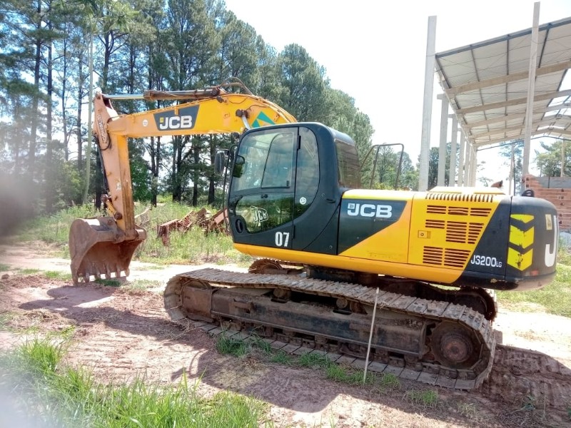 Leilão Online - veja o vídeo!! ESCAVADEIRA HIDRÁULICA JCB JS 200; A