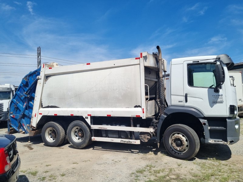 Leilão Online - CAMINHÃO VW 17.280; 2014/2015; BRANCO; DIESEL; CÂMB