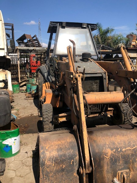 Leilão Online - Retroescavadeira Case 580L 4x2 - Motor Cummins - com