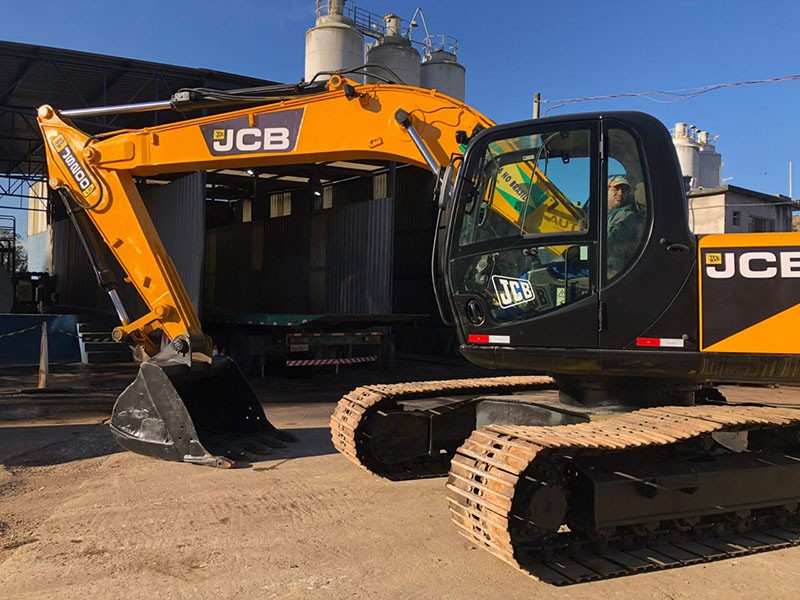 Leilão Online - ESCAVADEIRA HIDRAÚLICA JCB 20 TON; MOD. JS 200 LC; A