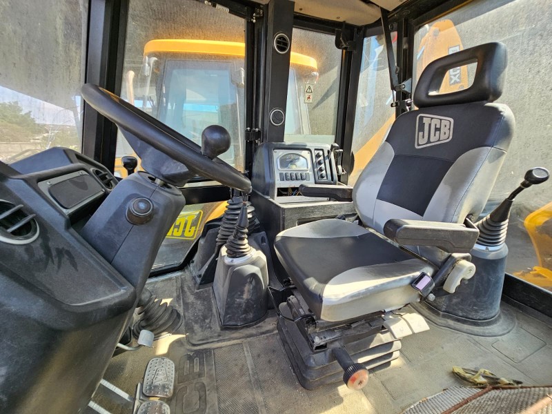 Leilão Online - RETROESCAVADEIRA JCB; MODELO 3CX 4X4; ANO 2016; EMPLA