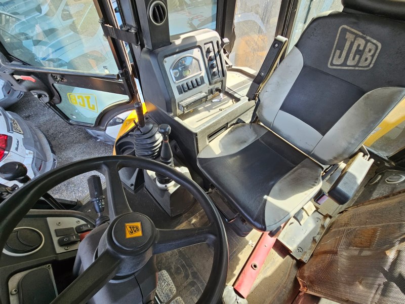 Leilão Online - RETROESCAVADEIRA JCB; MODELO 3CX 4X4; ANO 2016; EMPLA
