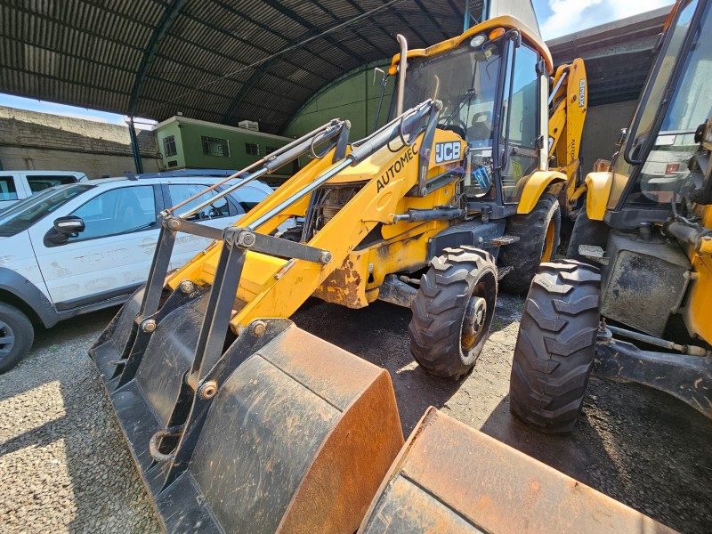Leilão Online - RETROESCAVADEIRA JCB; MODELO 3CX 4X4; ANO 2016; EMPLA