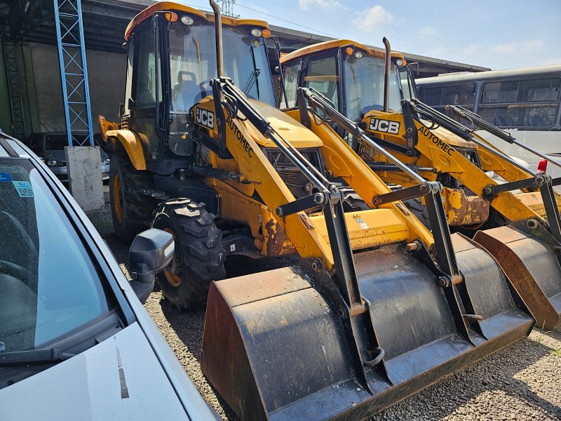 Leilão Online - RETROESCAVADEIRA JCB; MODELO 3CX 4X4; ANO 2016; EMPLA
