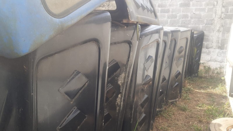 LOTE C/ 40 CAPOTAS DE FIBRA PARA CAMINHONETES